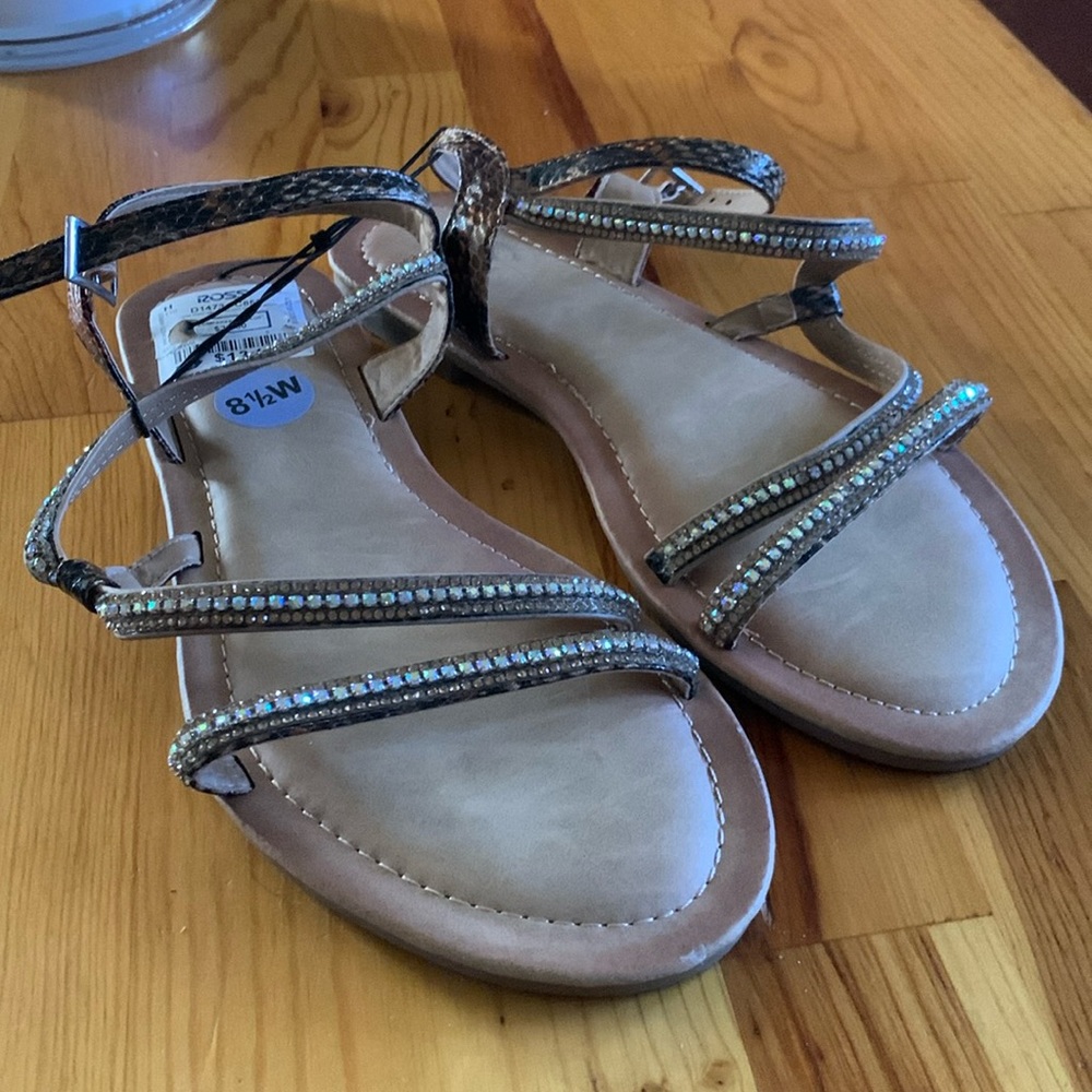 Women’s sandals in a size 8 1/2 wide. New!